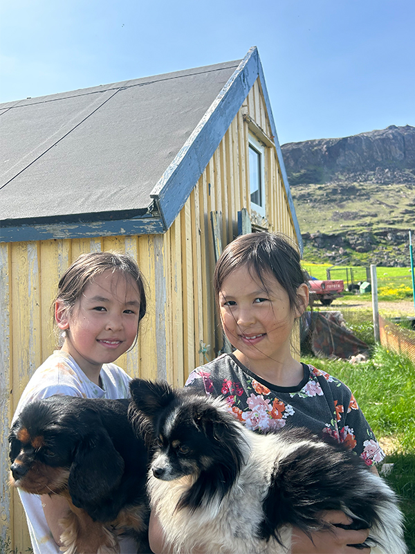 Greenlandic Indigenous children and their pets